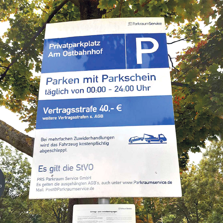 Beschilderung eines Parkplatzes für ein strukturiertes Parkplatzmanagement und eine gute Navigation für die Parkplatzsuchenden.